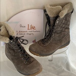 Stylish Helly Hansen W6.5 waterproof leather winter boots